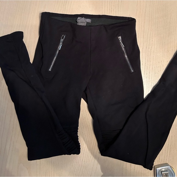 Suzy Shier Women’s Pull-On Slim fit pant - Picture 3 of 5